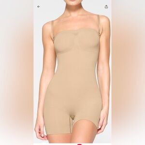 SKIMS NWOT Seamless Sculpt Strapless Shortie Bodysuit - Clay